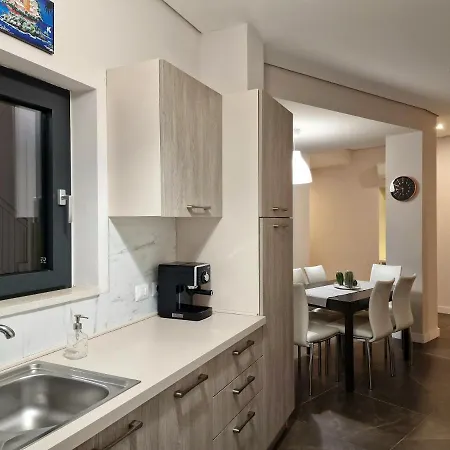 Apartment The White Domus