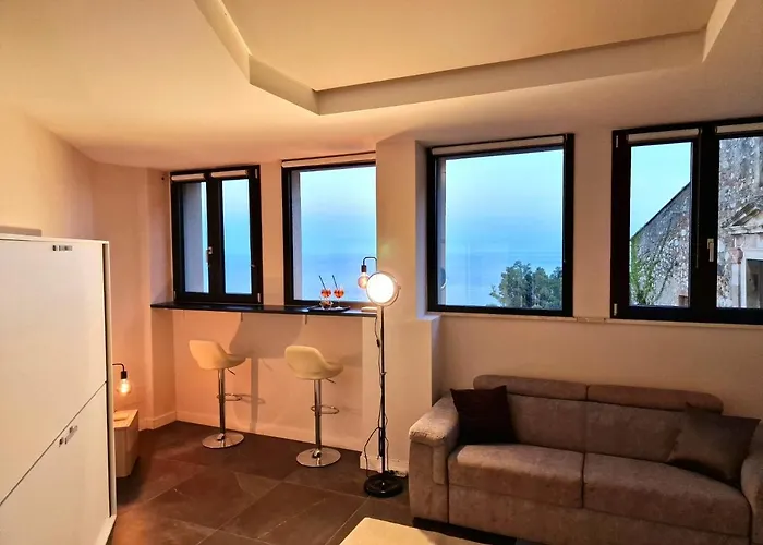 The White Domus Apartmán *
