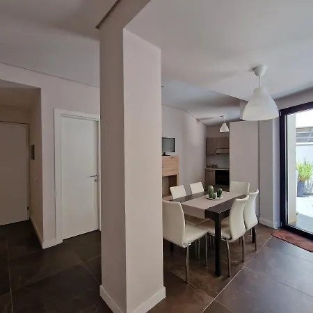 Apartament The White Domus *